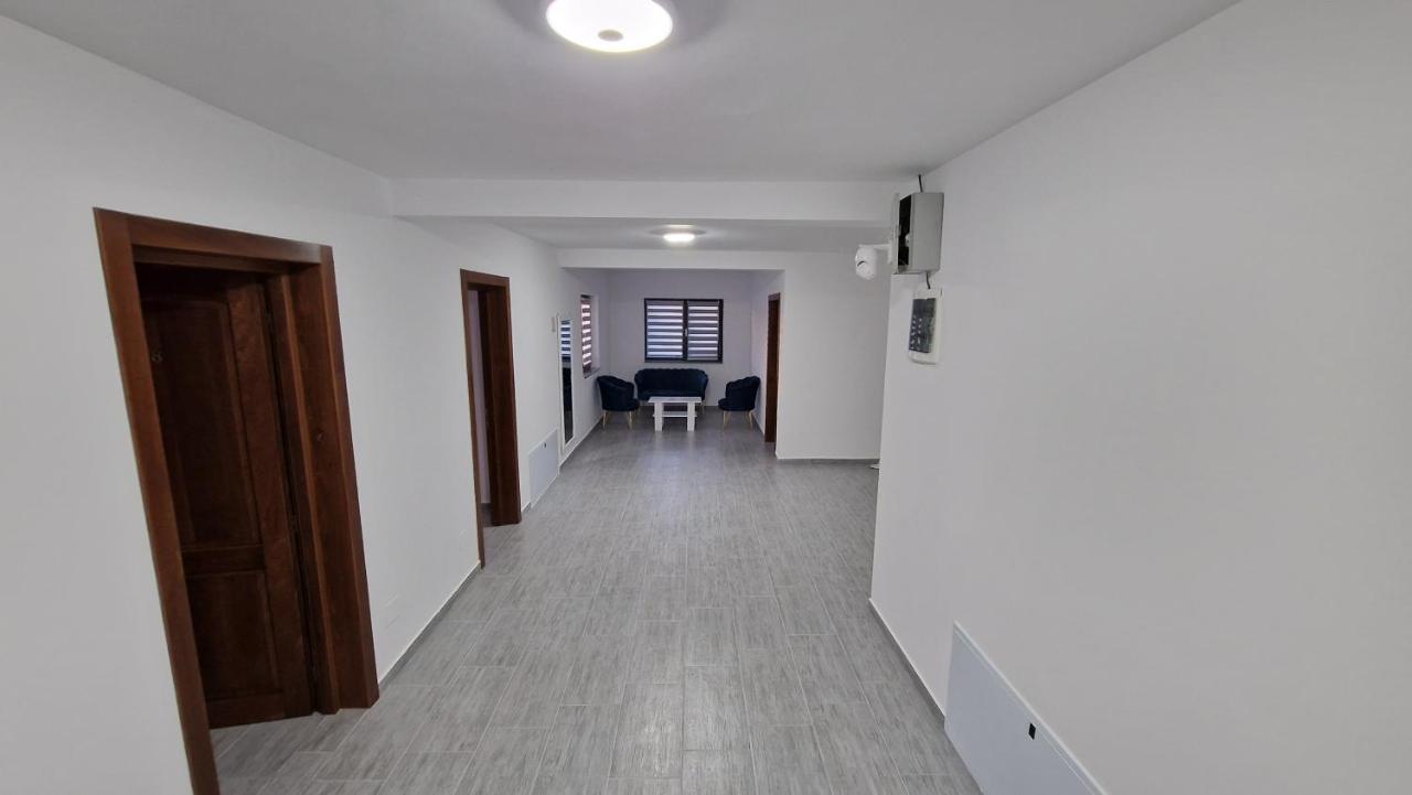Novaci-Străini Casa De Vacanta Larisa מראה חיצוני תמונה